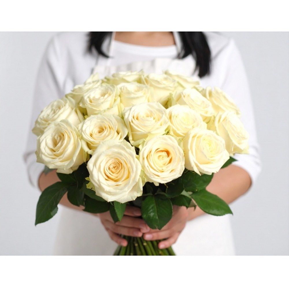 Букет 21 біла троянда