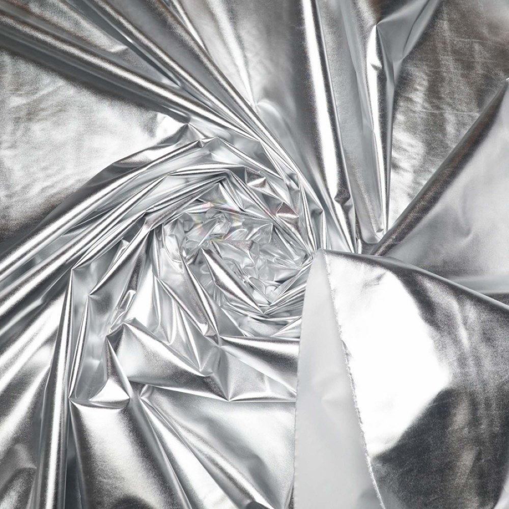 Тканина плащівка – чим відрізняються її види та де придбати такий матеріал