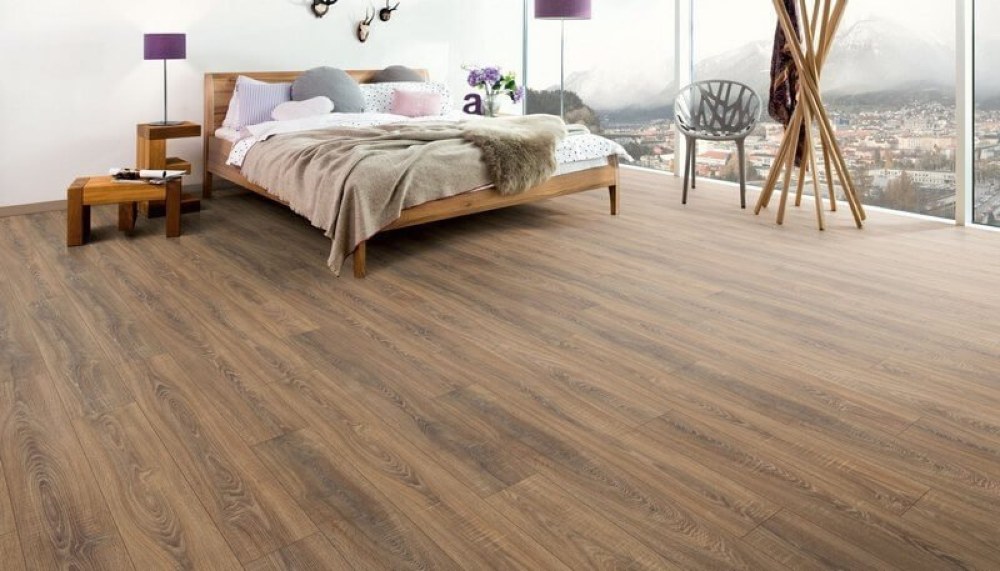 Какой ламинат подходит для пола в спальне