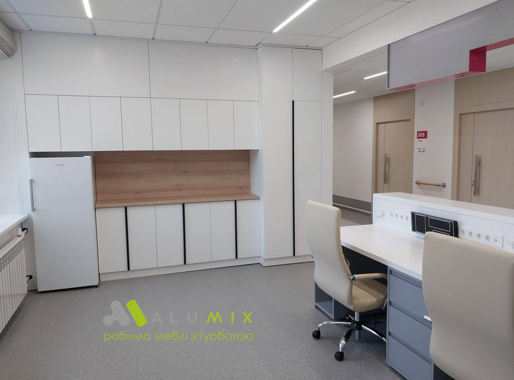 шкафы медицинские на рецепции